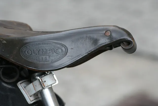 Sustainable leather watch strap with black clasp