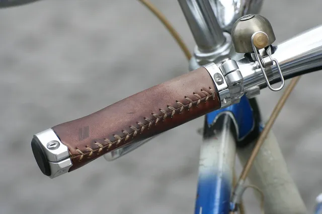 18mm sustainable leather watch strap in ivory with rose gold closures