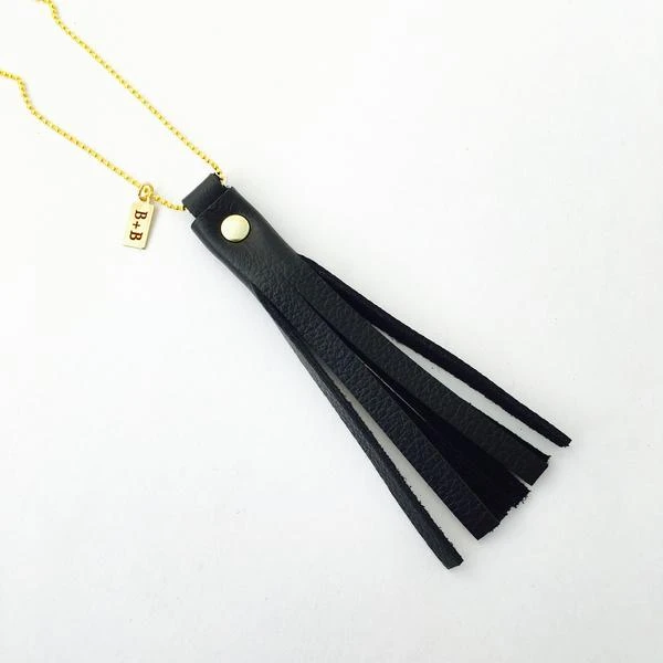 TASSEL NECKLACE IN BLACK