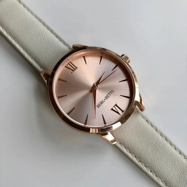 Ethically and sustainably made minimalistic Rose Gold watch for your capsule wardrobe