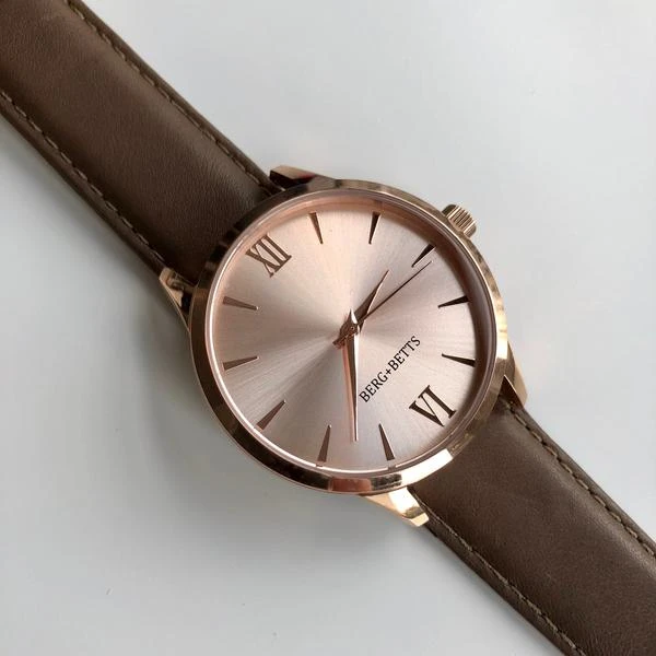 Minimalistic round rose gold watch with brown strap made from recycled leather