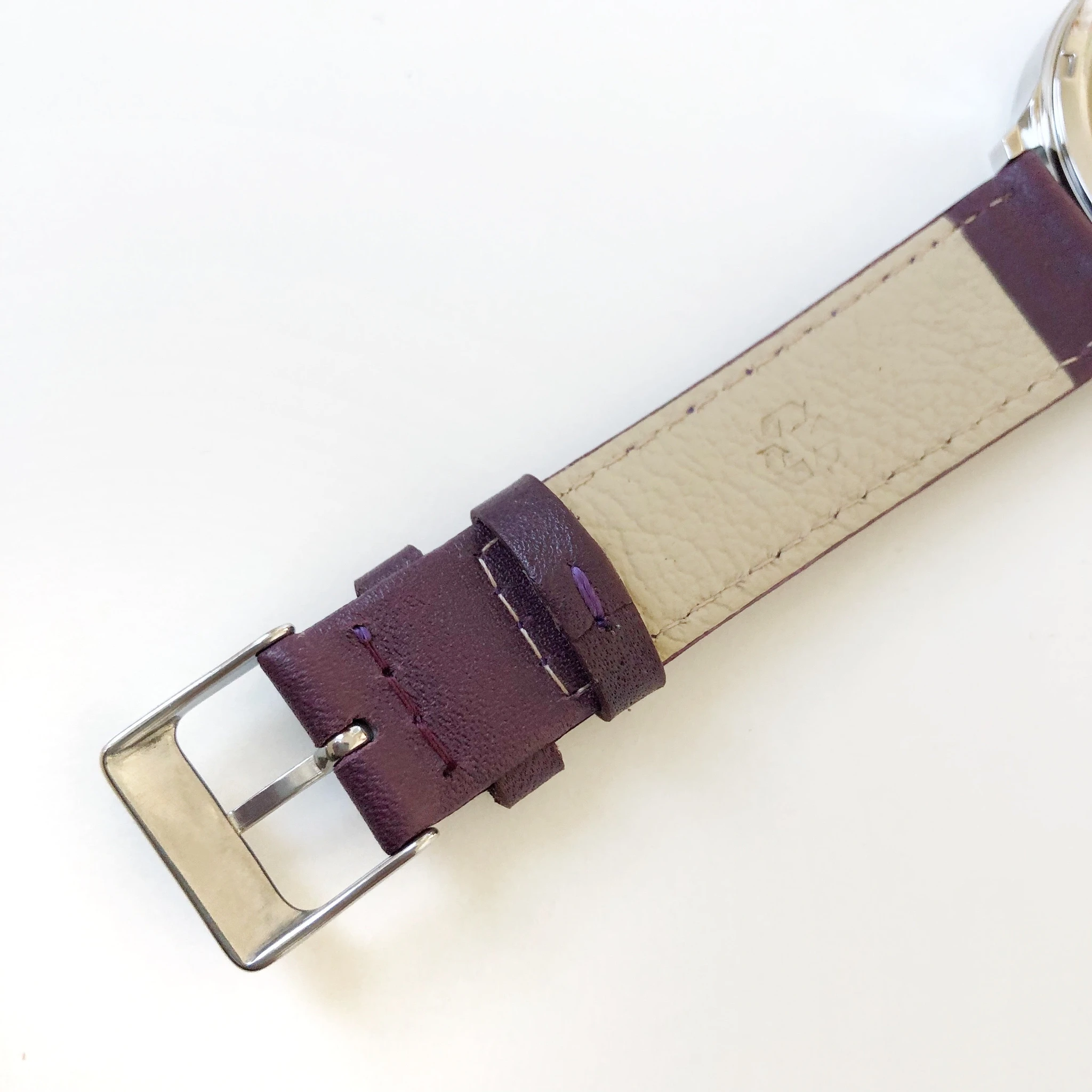 BERG+BETTS Sustainable plum leather band meticulously crafted from surplus leather that would have otherwise gone to waste. 
